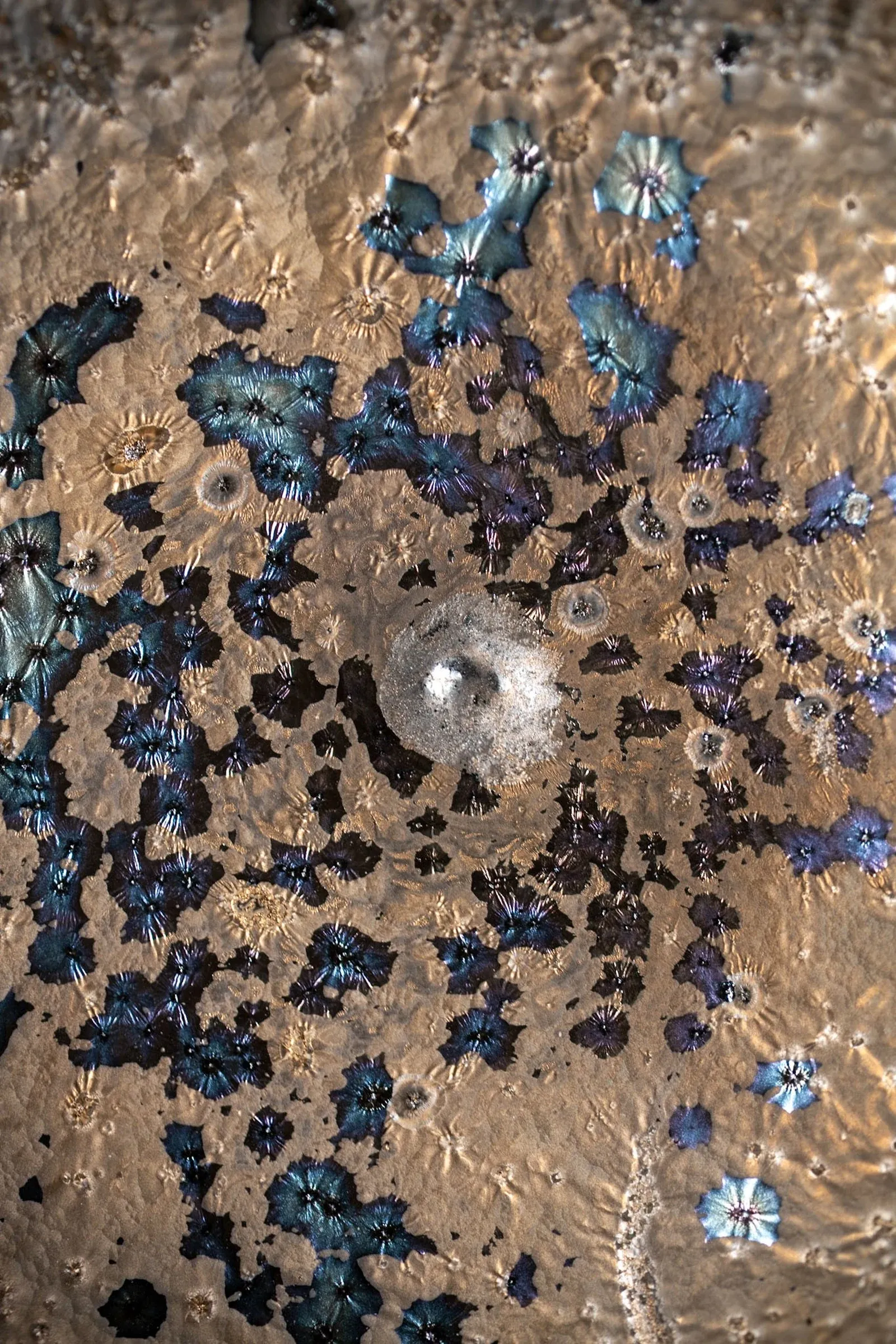 Crystalline ceramic surface by Matiass Preiss